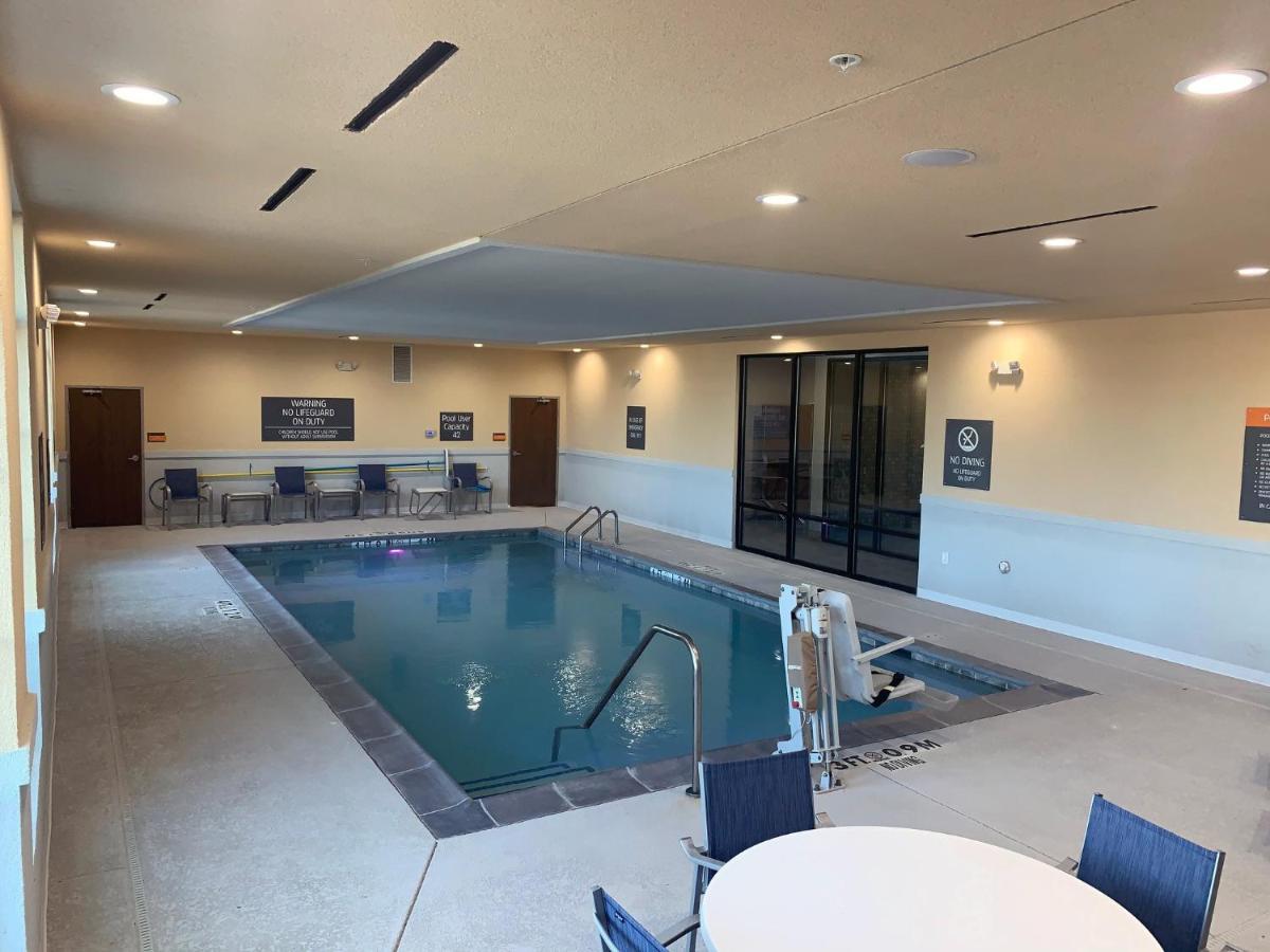 La Quinta Inn & Suites By Wyndham Dallas - Frisco Stadium エクステリア 写真